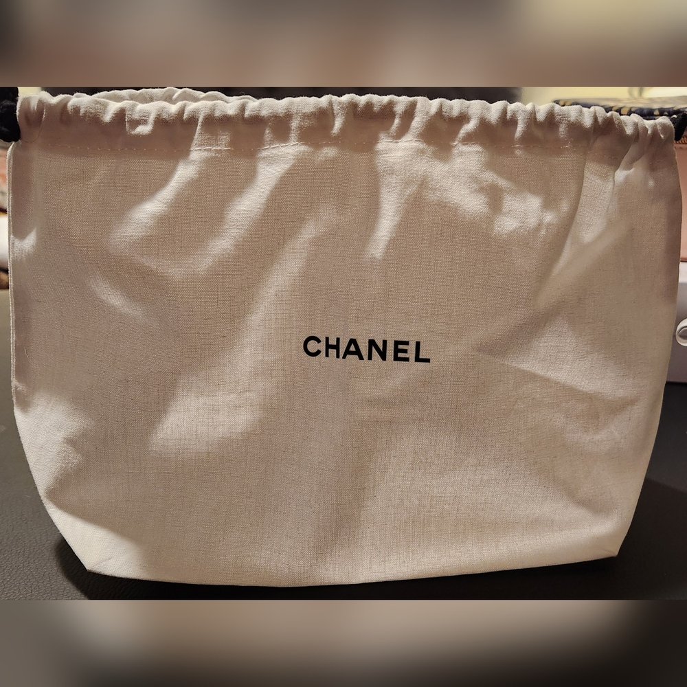 Chanel White Drawstring Dust Bag - Picture 4 of 5